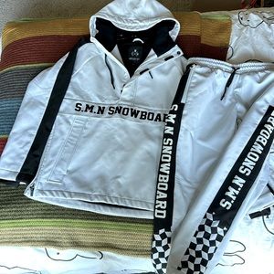 Top Fashion SMN Snowsuit- Pullover jacket and pants.